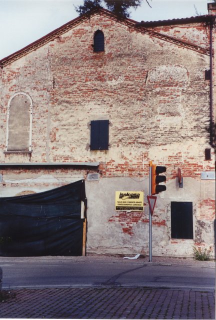 L'edificio probabilmente pi antico di Robegano a sud della chiesa.